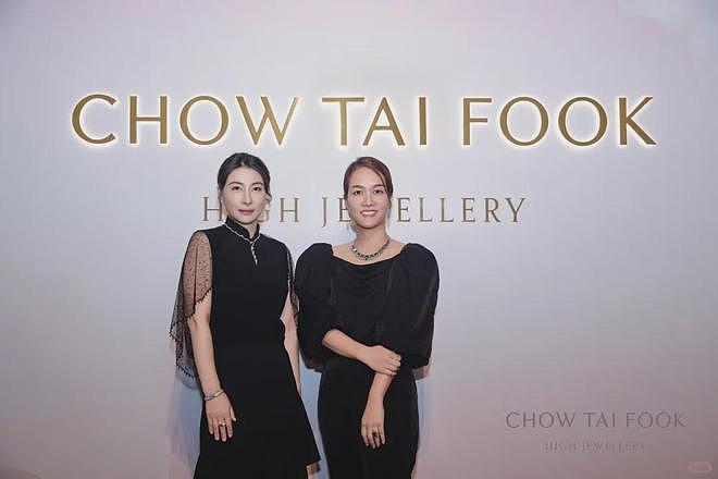 郭晶晶领奖站C位,老公和公公“护法”!豪门儿媳为啥她地位高?(组图) - 46
