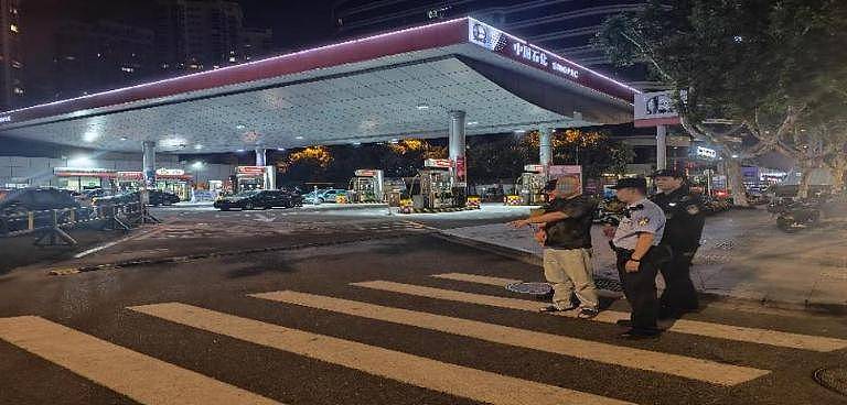 等红灯“无聊”，货车司机向路人射去钢珠！警方：4名伤者均为女性（组图） - 6