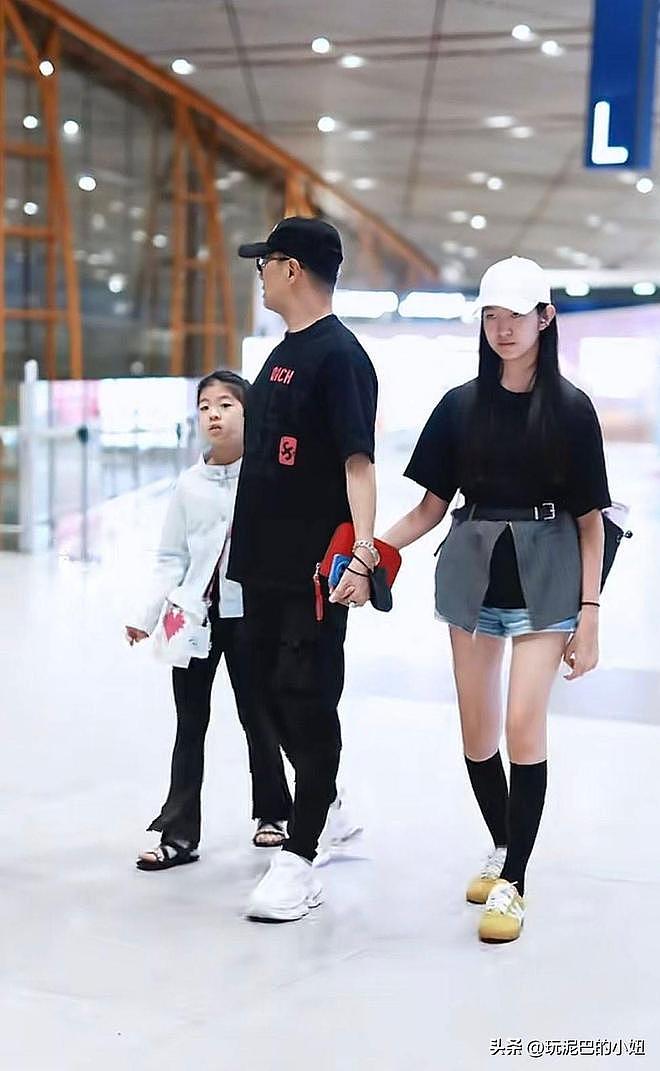 风流成性,54岁还不安分的汪峰,意外让内敛的二女儿承受了恶意(组图) - 24
