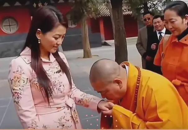 记者曝释永信在郑州有2套房，包养2个大学生，亲吻李湘画面曝光（组图） - 11