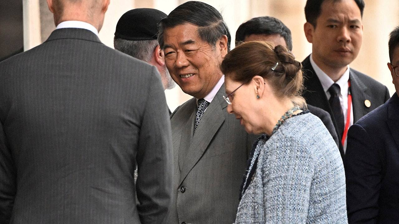 中美双方将继续推动美方已暂停的对等关税24%，何立峰︰下一步应加深对话，争更多双赢结果（组图） - 1