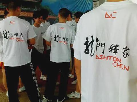 被身家亿万亲爹吸血多年，现37岁无人问津的释小龙，到底做错了啥（组图） - 23
