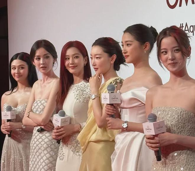 六大女星同框比美!身材越好越抢眼,关晓彤不及娜扎输在没锁骨(组图) - 5