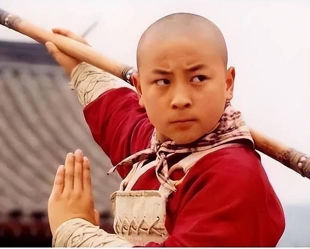 被身家亿万亲爹吸血多年，现37岁无人问津的释小龙，到底做错了啥（组图） - 1