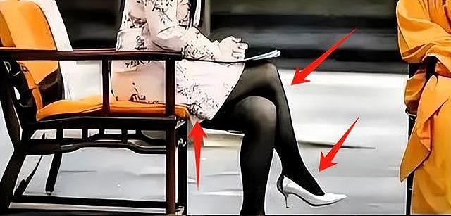 真没想到,释永信刚塌房,最先被牵连的竟是李湘的“黑丝短裙照”(组图) - 9