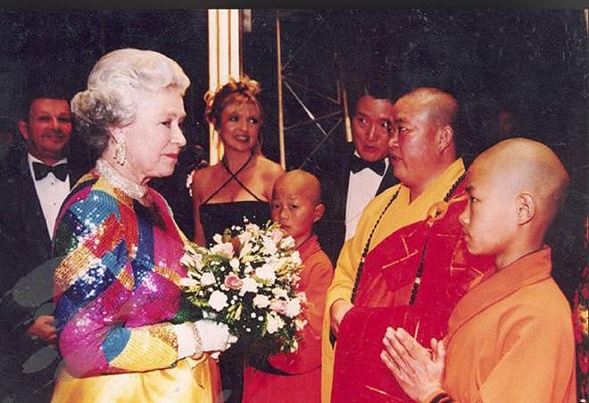 释永信与名人交往史：为成龙题字，和马云谈养生，赠普京武功秘籍（组图） - 6