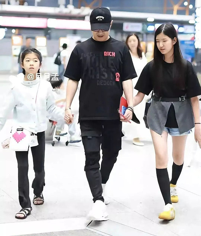 难怪汪峰二女儿不自信!从小就懂爸爸不能陪自己(组图) - 6