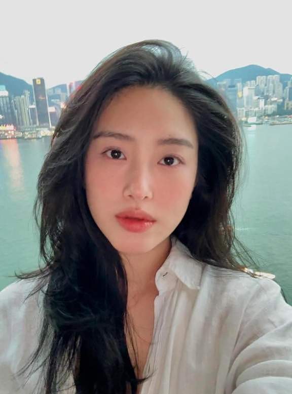 32岁杨采钰晒产后照，住香港88万月子中心，网友夸她比刘亦菲聪明（组图） - 7