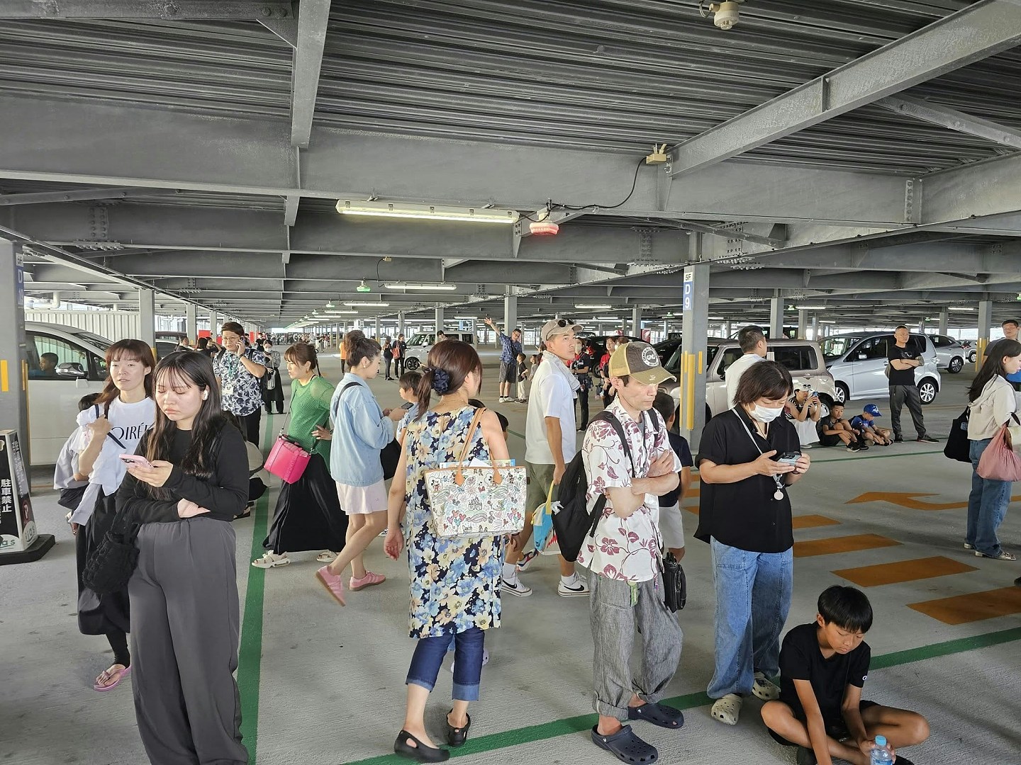 日本海啸，游冲绳水族馆突收津波警报，人连动物急疏散到5楼（组图） - 3