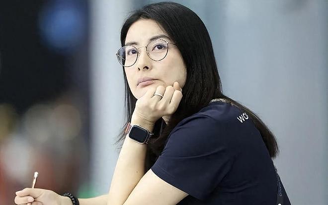 郭晶晶入选国际“游泳”名人堂,与霍家合影居C位(组图) - 6