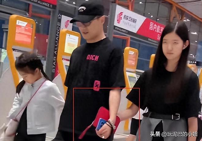 风流成性,54岁还不安分的汪峰,意外让内敛的二女儿承受了恶意(组图) - 1
