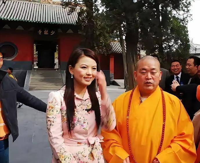 太辣眼!释永信亲吻李湘画面曝光,曝在郑州养女大学生,早露端倪(组图) - 4