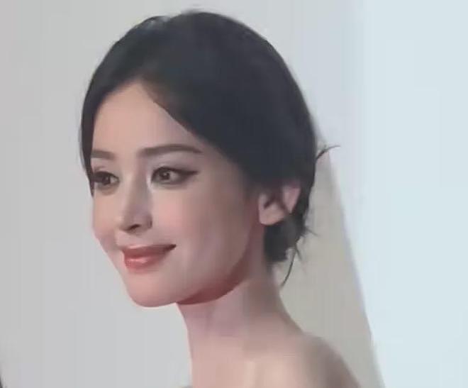 六大女星同框比美!身材越好越抢眼,关晓彤不及娜扎输在没锁骨(组图) - 15