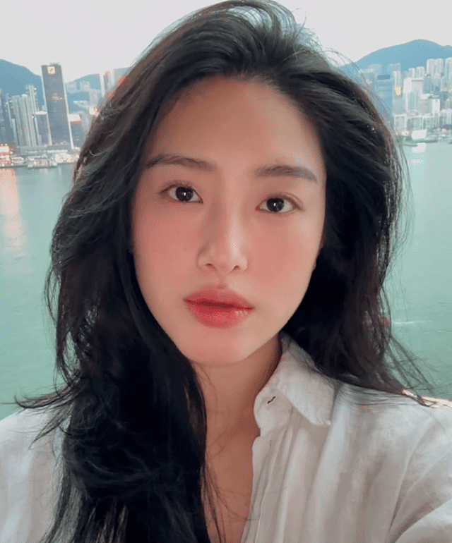 杨采钰晒照,大肚子不见了,脸部略有疲惫和浮肿,一看就是刚生完(组图) - 5