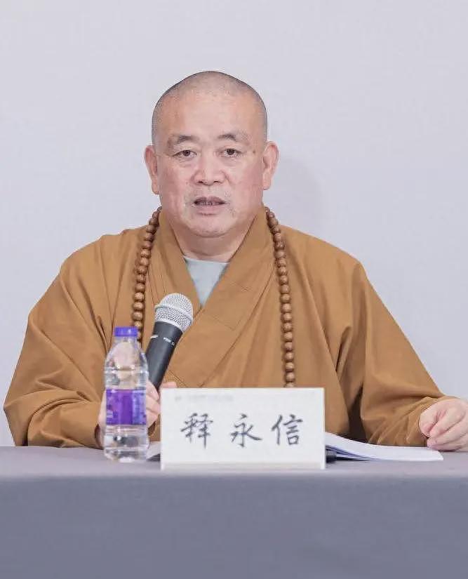 记者曝释永信在郑州有2套房，包养2个大学生，亲吻李湘画面曝光（组图） - 1