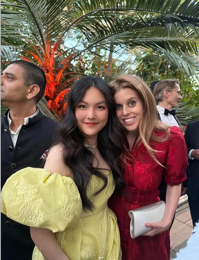 李湘携女参加英国贵族晚宴，托举式育儿惹争议，合照不等于人脉（组图） - 7