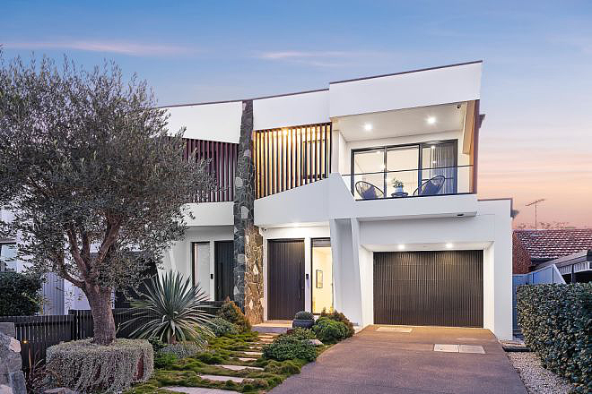 买家击败10组对手,以338.8万购入Burwood Duplex(组图) - 2