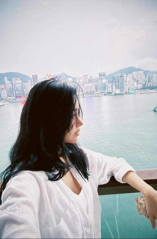 32岁杨采钰晒产后照，住香港88万月子中心，网友夸她比刘亦菲聪明（组图） - 5