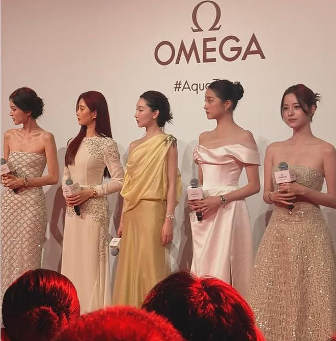 六大女星同框比美!身材越好越抢眼,关晓彤不及娜扎输在没锁骨(组图) - 23