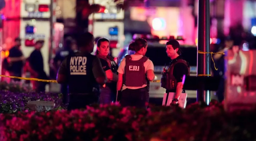 疯狂扫射!4人同时被误杀!他们是高管、常青藤学霸、警察、保安(组图) - 13
