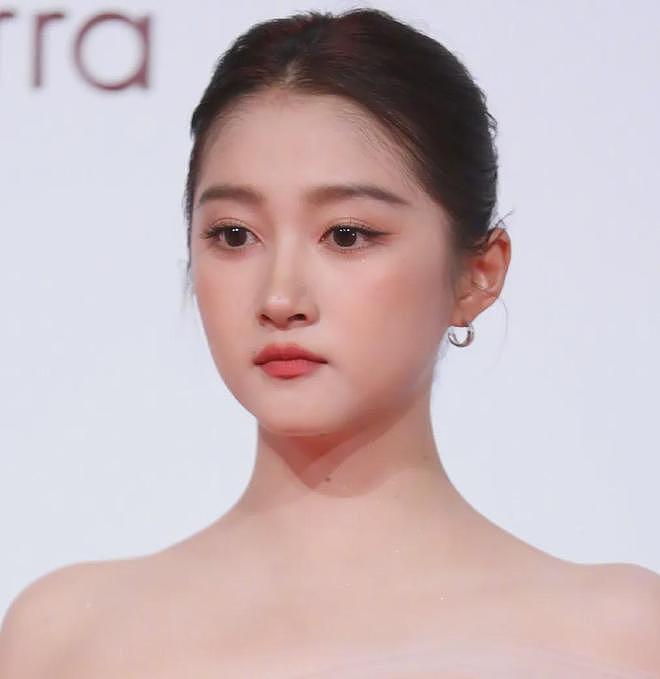 六大女星同框比美!身材越好越抢眼,关晓彤不及娜扎输在没锁骨(组图) - 17