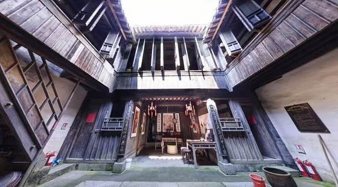 徽州“国保”古宅内商拍摄影师点明火拍写真,警方已介入摄影师致歉(组图) - 3
