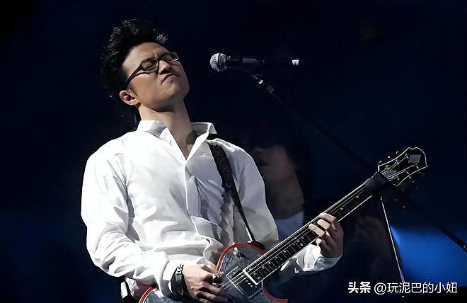 风流成性,54岁还不安分的汪峰,意外让内敛的二女儿承受了恶意(组图) - 3