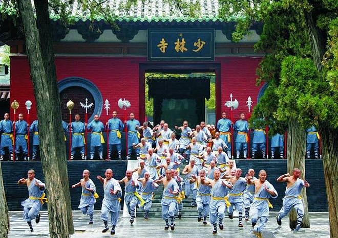 释永信与名人交往史：为成龙题字，和马云谈养生，赠普京武功秘籍（组图） - 3