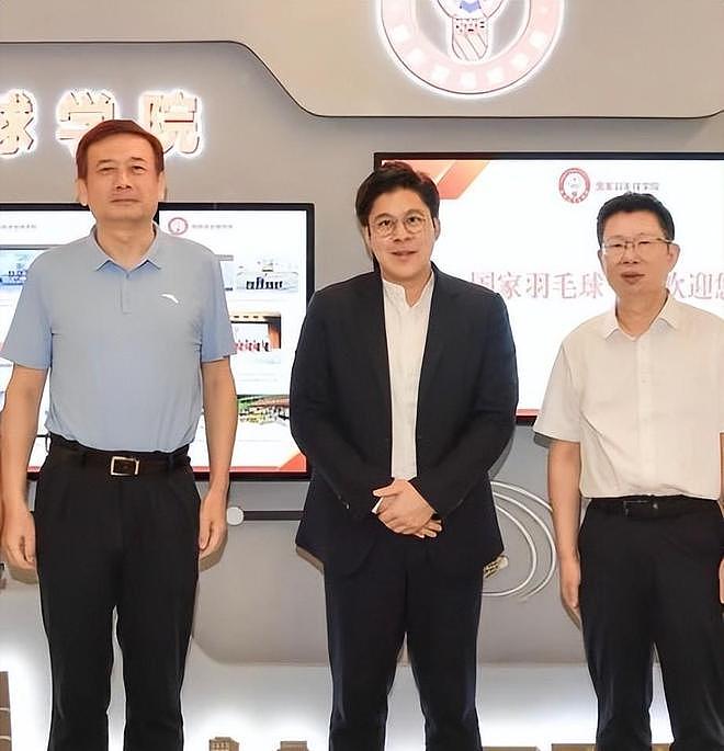 郭晶晶入选国际“游泳”名人堂,与霍家合影居C位(组图) - 14
