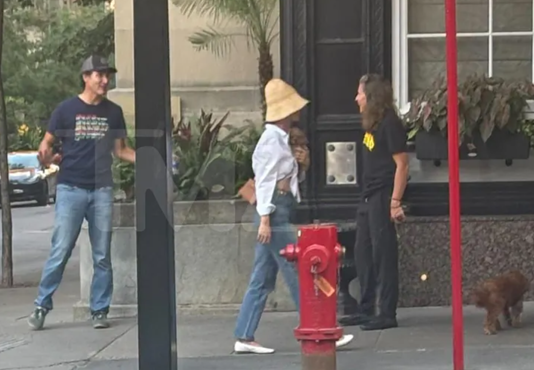 大瓜！ 特鲁多和顶流女星热恋？视频曝光：搂腰散步，甜蜜晚餐！暧昧感拉满（组图） - 11