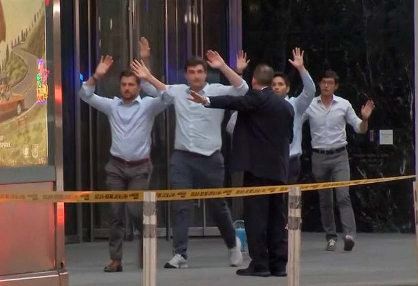 男子持枪突发冲入CBD写字楼，四人身亡女高管殒命！竟是走错楼层了（组图） - 9