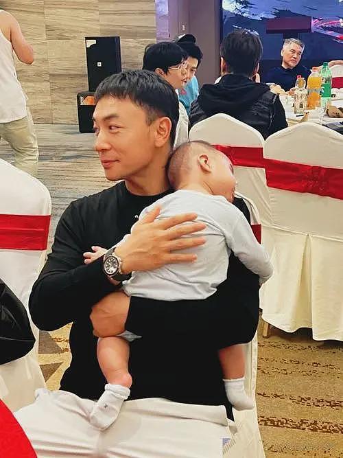 被身家亿万亲爹吸血多年，现37岁无人问津的释小龙，到底做错了啥（组图） - 26
