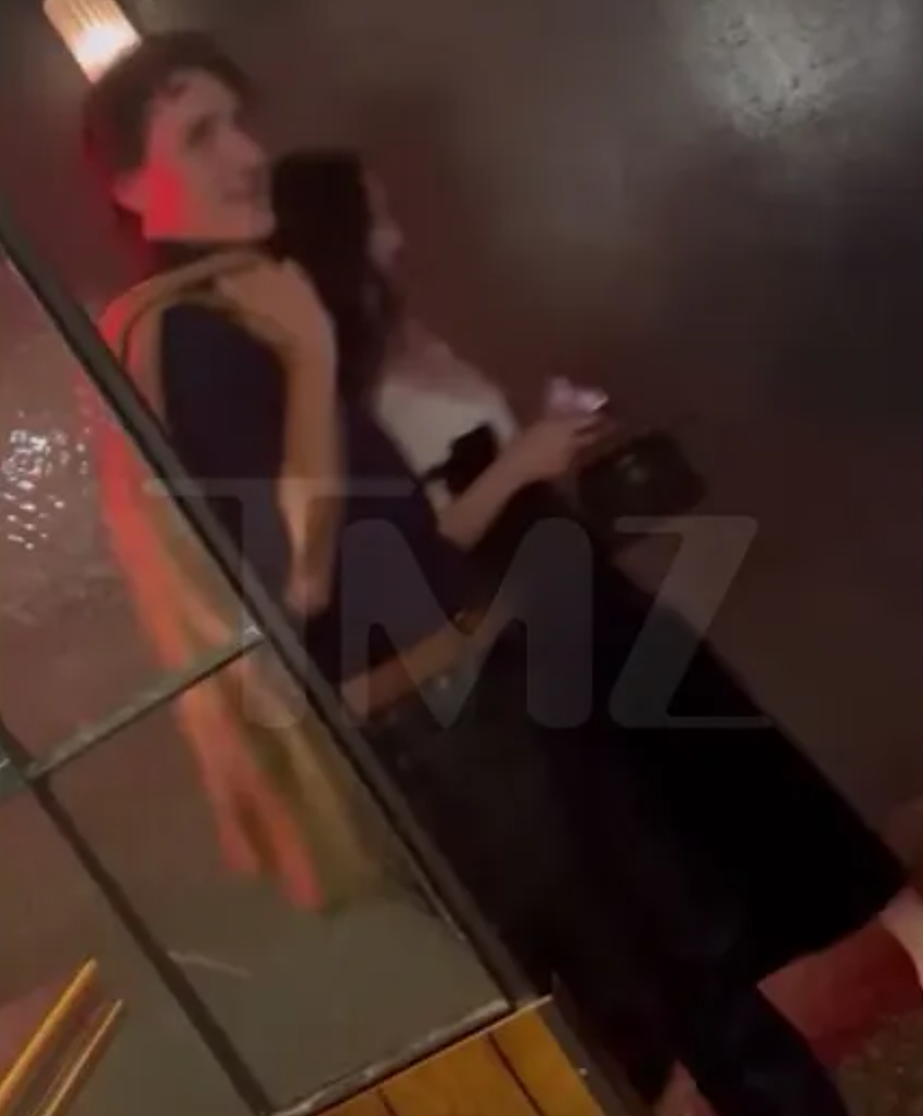 大瓜！ 特鲁多和顶流女星热恋？视频曝光：搂腰散步，甜蜜晚餐！暧昧感拉满（组图） - 4