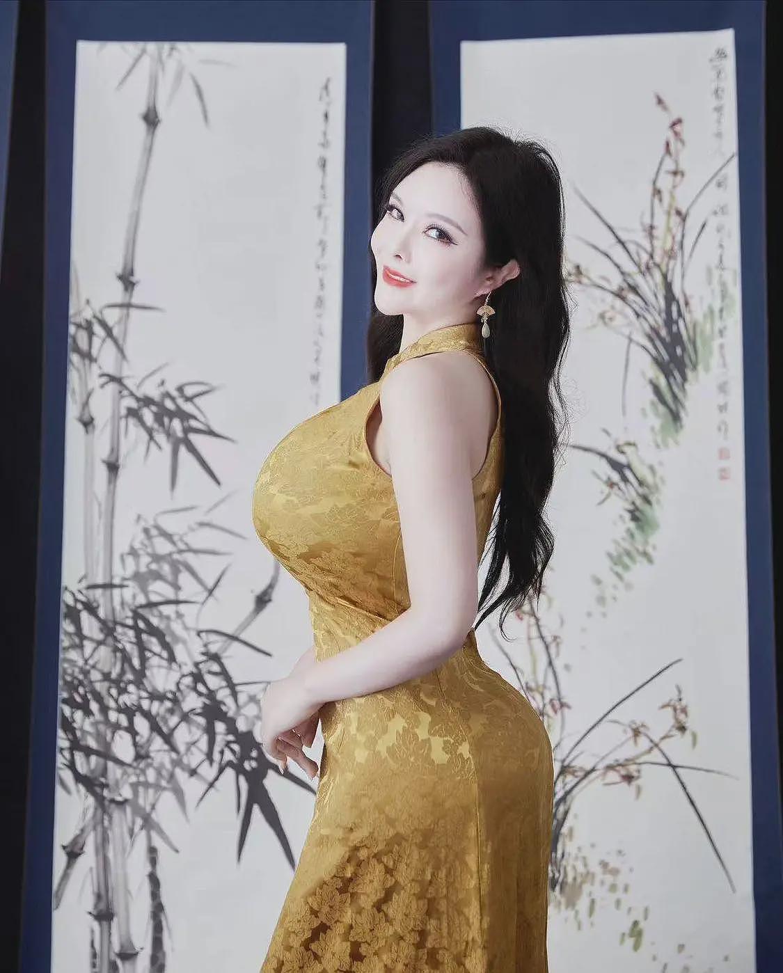 与释永信合影的95后美女画家，身材火辣长腿抢镜，画作曾拍出500万高价（组图） - 12