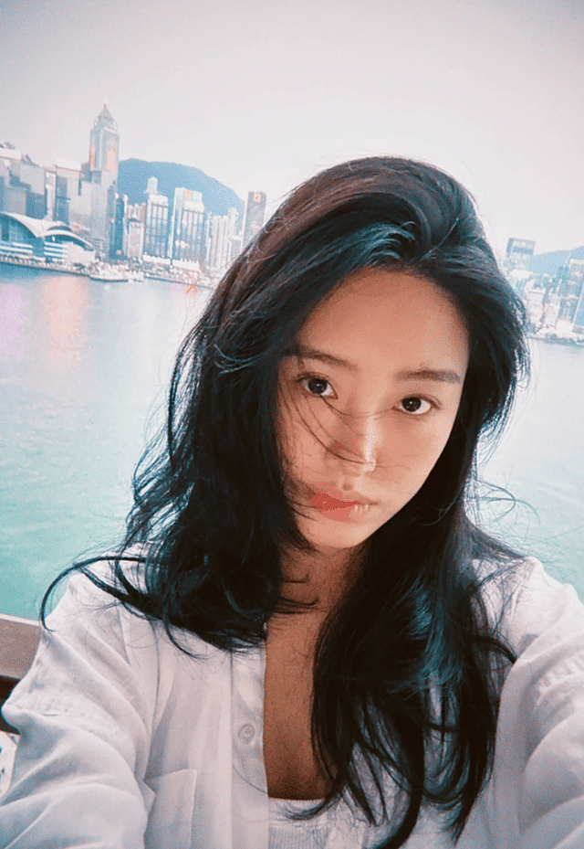 杨采钰晒照,大肚子不见了,脸部略有疲惫和浮肿,一看就是刚生完(组图) - 3
