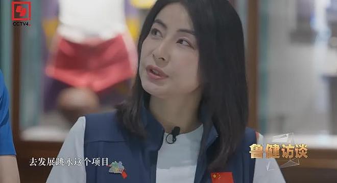 郭晶晶领奖站C位,老公和公公“护法”!豪门儿媳为啥她地位高?(组图) - 47