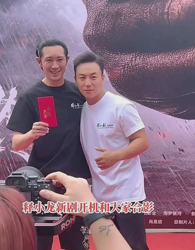 被身家亿万亲爹吸血多年，现37岁无人问津的释小龙，到底做错了啥（组图） - 24
