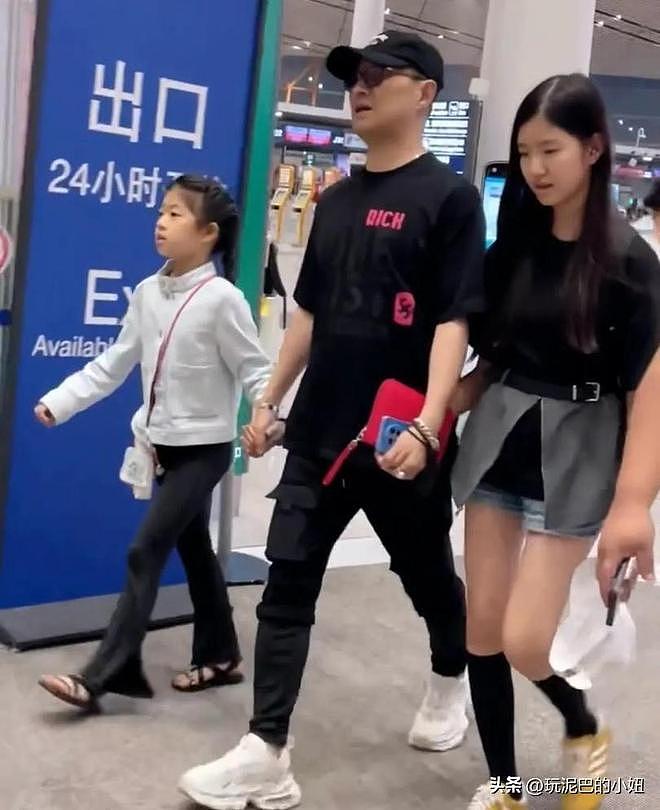 风流成性,54岁还不安分的汪峰,意外让内敛的二女儿承受了恶意(组图) - 22