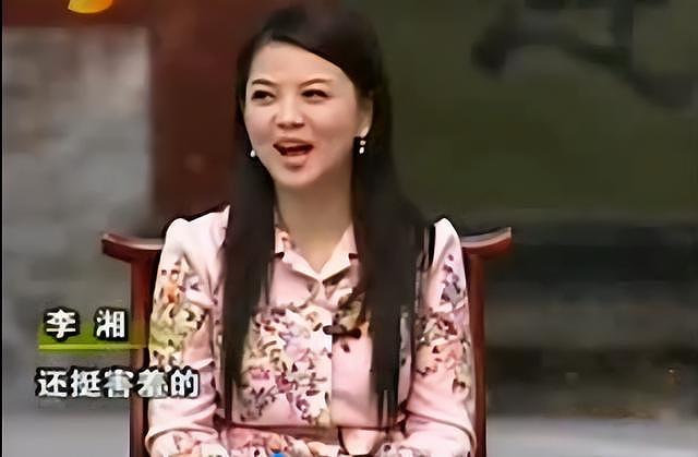 真没想到,释永信刚塌房,最先被牵连的竟是李湘的“黑丝短裙照”(组图) - 12