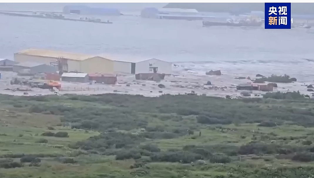 俄罗斯8.8级大地震引发海啸,冲毁沿岸建筑!多国拉响警报,日首相呼吁迅速避难,中领馆紧急提醒(视频/组图) - 4