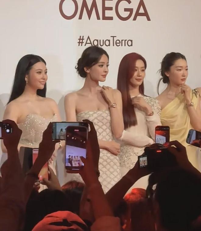 六大女星同框比美!身材越好越抢眼,关晓彤不及娜扎输在没锁骨(组图) - 13