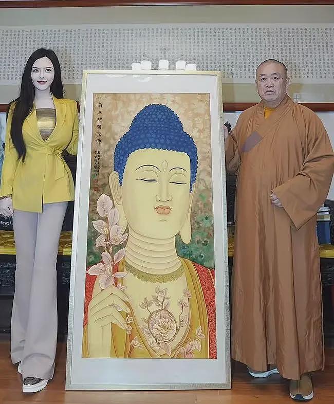 释永信与95后美女合影，对方身份不一般，身材火辣，大长腿抢镜（组图） - 9
