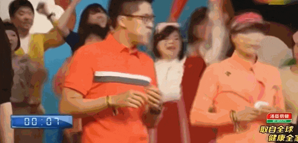 郭晶晶领奖站C位,老公和公公“护法”!豪门儿媳为啥她地位高?(组图) - 36