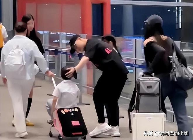 风流成性,54岁还不安分的汪峰,意外让内敛的二女儿承受了恶意(组图) - 5