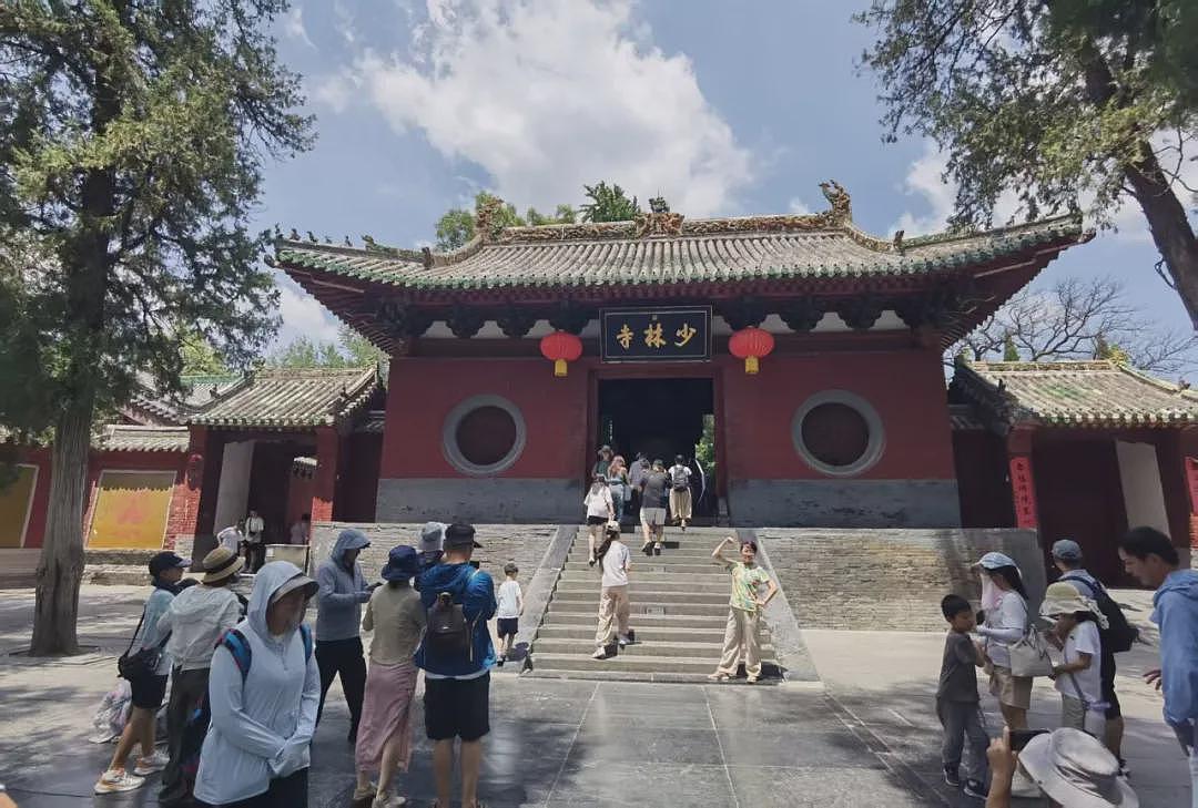 少林寺新住持履职第二日:部分收费项目消失(组图) - 2