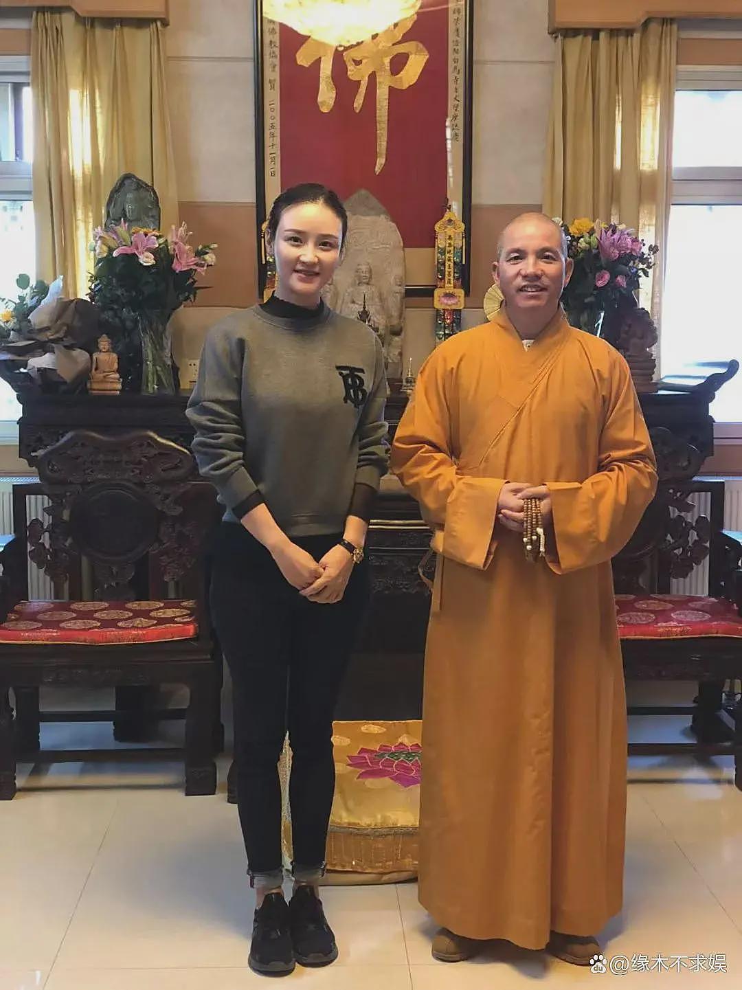 上任才1天,印乐法师和美女大量合影被扒,与释永信区别太明显(组图) - 2
