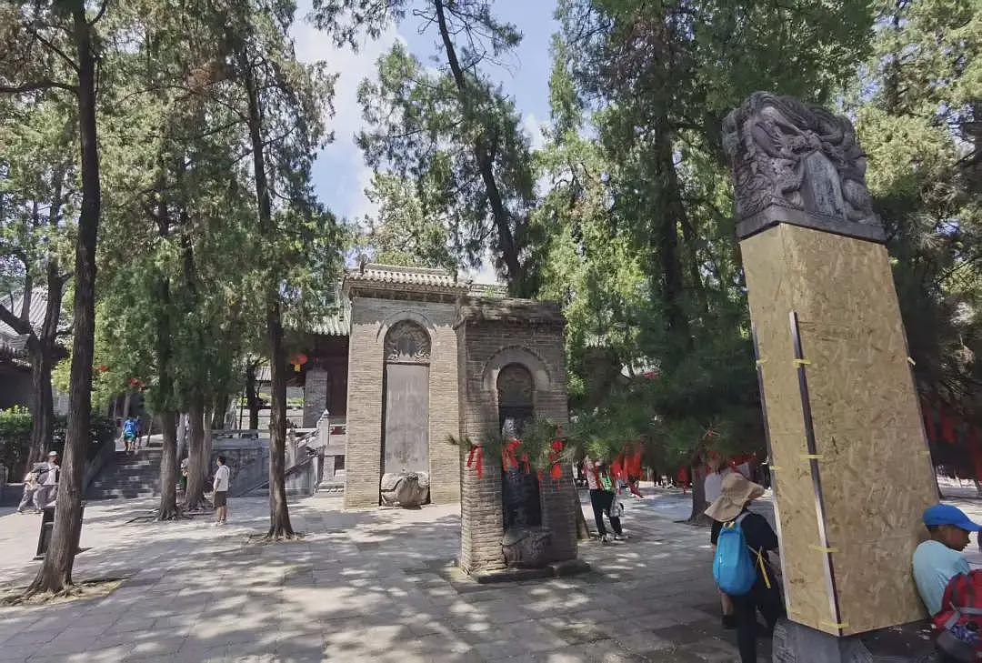少林寺新住持履职第二日:部分收费项目消失(组图) - 4