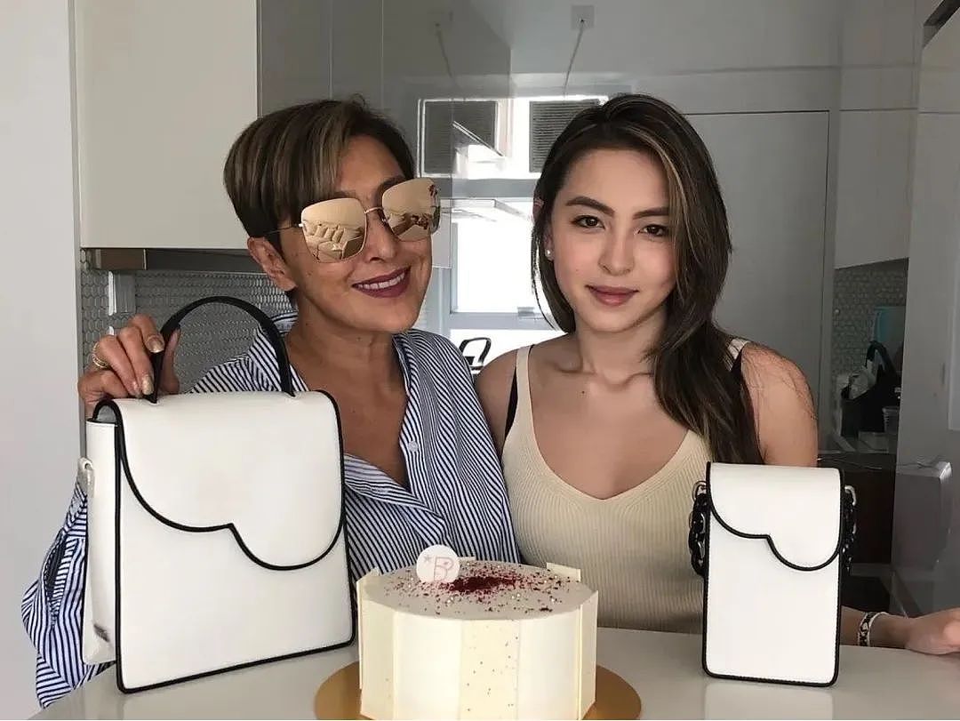 当众亲吻男星！一心想走入上流社会，培养女儿当豪门准媳妇，今60岁生日轰动娱乐圈？（组图） - 59