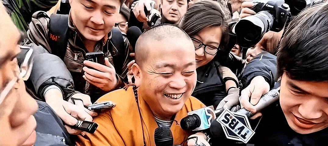 上任仅1天,印乐法师和美女大量合影被扒,与释永信区别太明显(组图) - 6