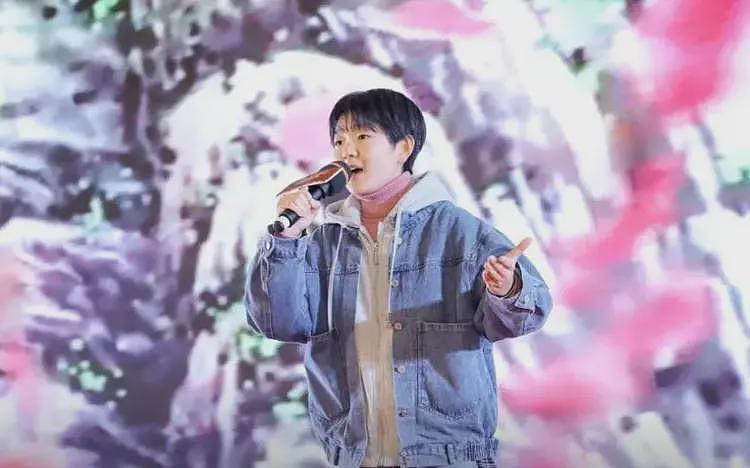 旺仔小乔露脸直播,和小时候变化不大,网友发现“替身”关键证据(组图) - 5